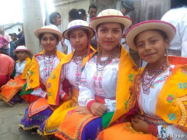 Trachtengruppe in Chimborazo, Ecuador