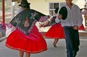 Tänzer bei Andenzug, Ecuador