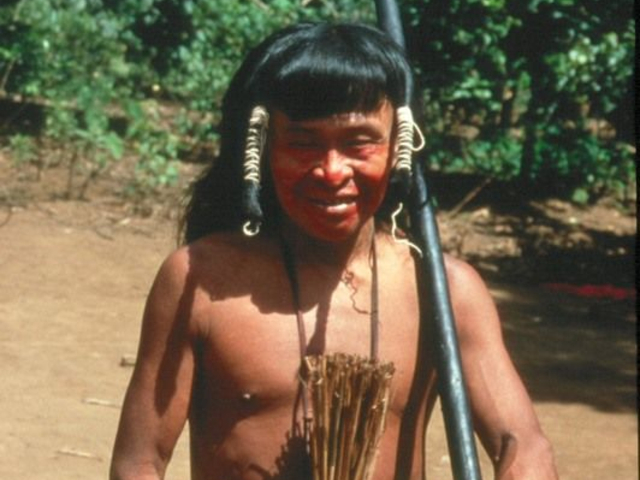 Huaorani mit Blasrohr
