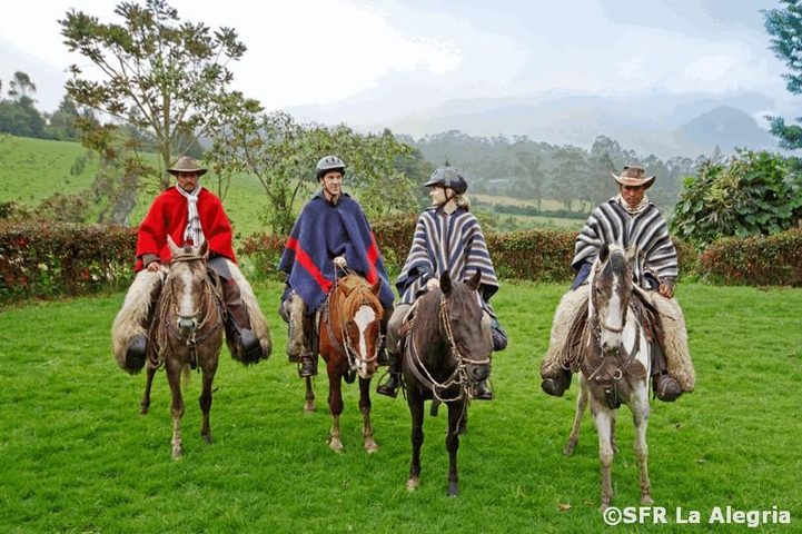 Reiter an der Hacienda La Alegría in Ecuador
