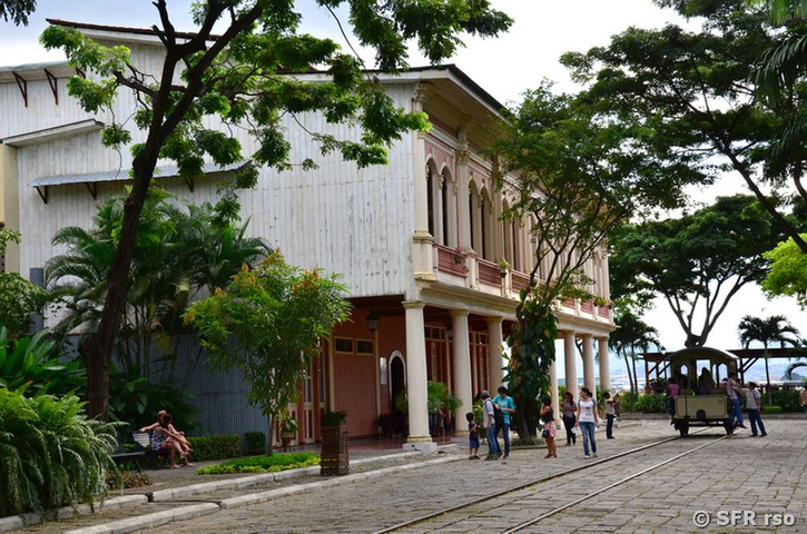 Gebäude im Parque Historico Guayaquil, Ecuador