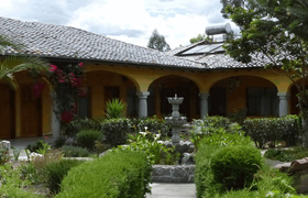 Bungalow Hosteria Sommergarten Ecuador Innenhof