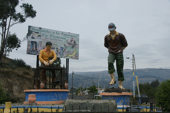 Töpfer und Lehmstampfer in Pujili, Ecuador