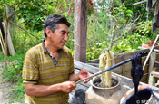 Einfärben von Garn in Ecuador