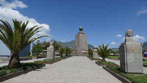 Äquatordenkmal Mitad del Mundo in Quito