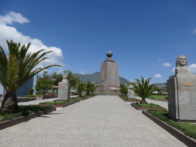 Äquatordenkmal Mitad del Mundo in Quito