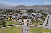 Äquatordenkmal mit Aussicht auf Quito, Ecuador