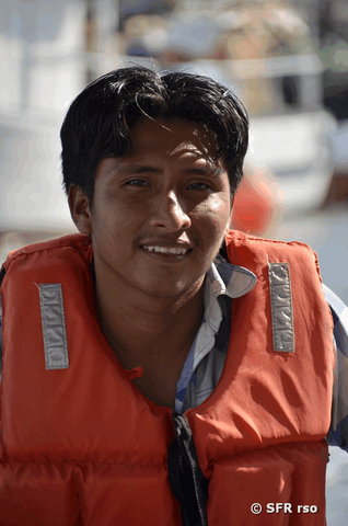 Motorbootfahrer in Ecuador