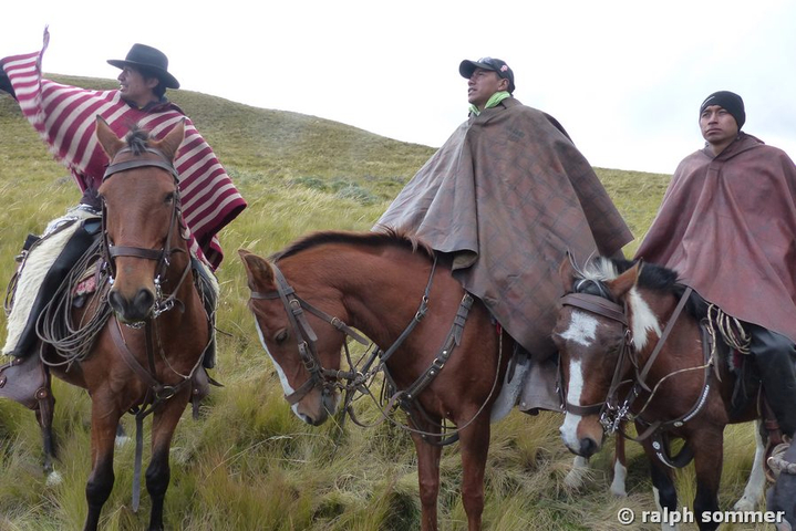 Andenkondore beobachten mit ecuadorianischen Cowboys  