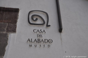 Schild im Museum Casa del Alabado, Ecuador