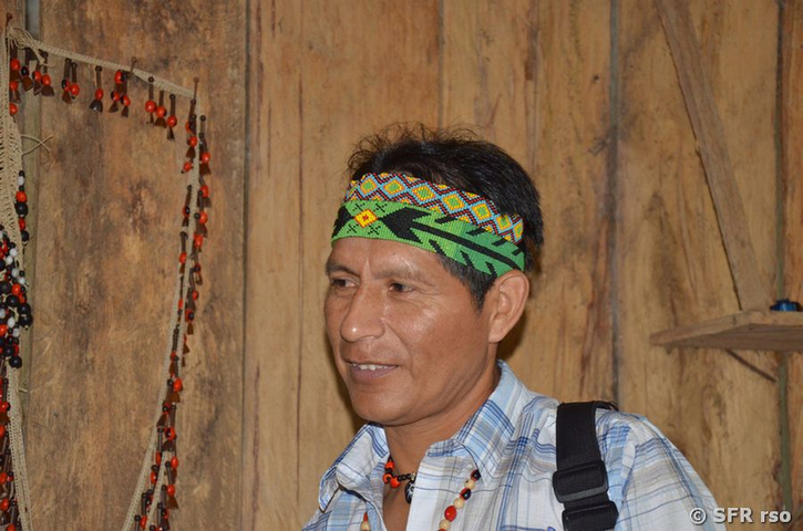 Mann in Kichwa Kommune bei Cotococha, Ecuador