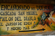 Schild am Wasserfall Pailon del Diablo in Ecuador