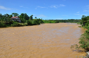 Hochwasser am Río Blanco, Ecuador
