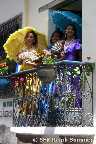 Koloniale Frauen in Quito in Ecuador