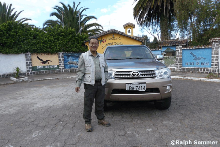 Toyota Fortuner SUV mit einem Reiseleiter in Ecuador