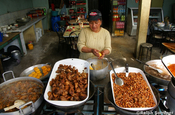 Frittiertes Schweinefleisch und Llapingacho in Ecuador