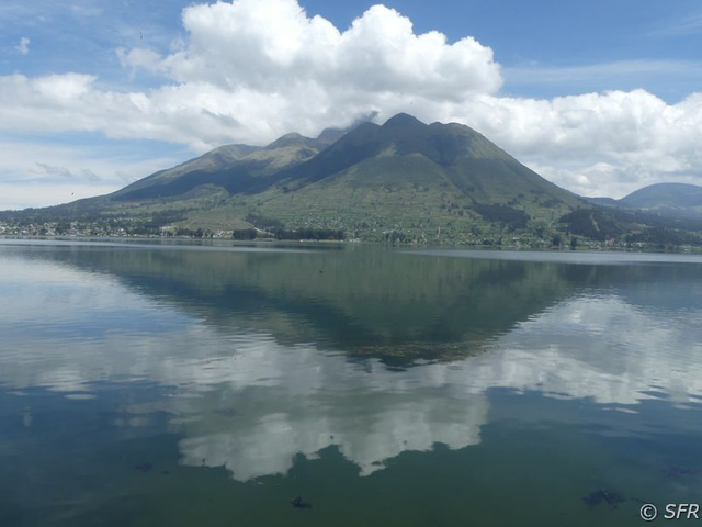 Vulkan Imbabura mit San Pablo-See