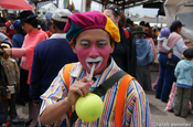 Clown auf Markt in Ecuador