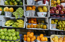 exotische Früchte in Ecuador zum Verkauf angeboten