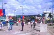 Besucher auf der Kolibri Ausstellung in Quito, Ecuador