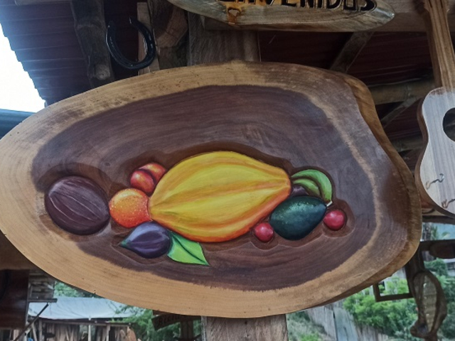 Holzschnitzarbeiten Ecuador Pazifik