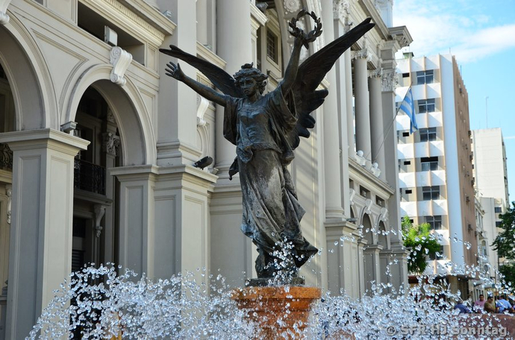 Engelsstatue vor der Stadtverwaltung von Guayaquil, Ecuador