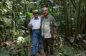Orchideenwaldbesitzer Pahuma mit Ralph Sommer Ecuador