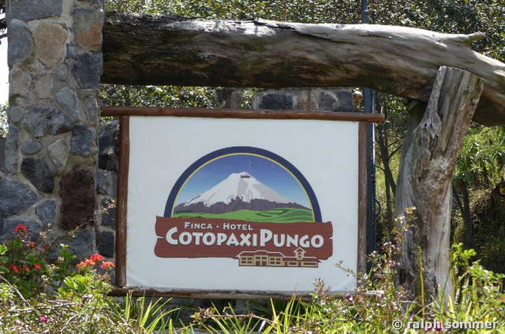 Schild am Finca Hotel Cotopaxi Pungo in Ecuador 