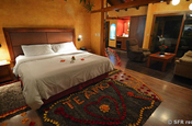 Zimmer mit Kingsize Bett Hosteria Luna Runtun Ecuador 