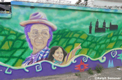 Wandmalerei Indigene Frau mit Kind in Ecuador