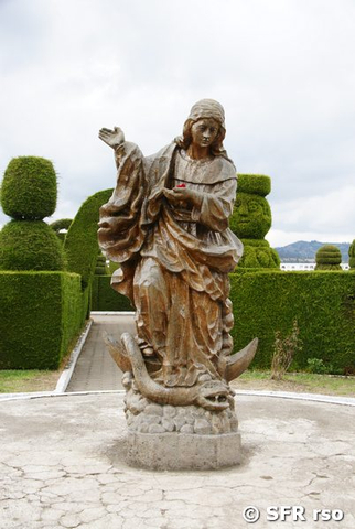 Statue im Friedhof von Tulcan, Ecuador