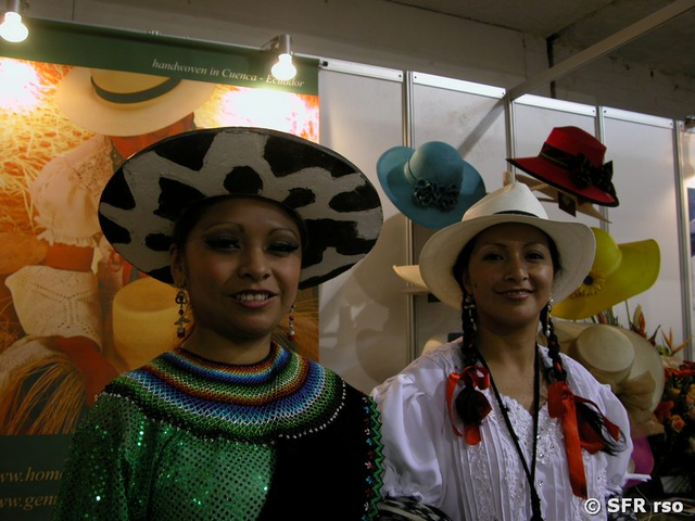 Frauen mit Hüten im Hochland Ecuadors