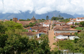 Blick auf Barichara von einem Hügel Kolumbien