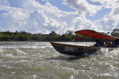 Boot Stromschnellen am Río Napo in Ecuador