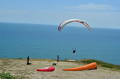 Paragliding an der Pazifikküste in Ecuador