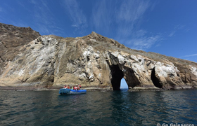 cerro-brujo-tunnel-san-cristobal-galapagos