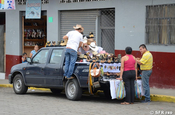 Verkäufer in Puerto Quito, Ecuador