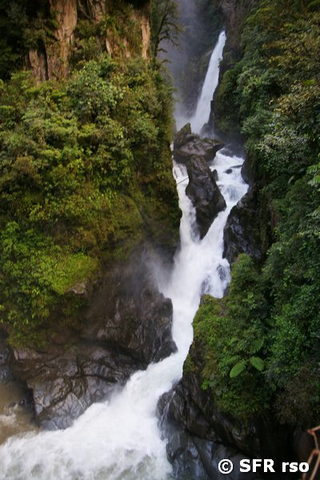 Pailon del Diablo Wasserfall in Ecuador