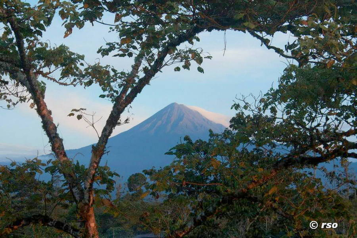 Sonnenuntergang am Vulkan Sumaco, Ecuador