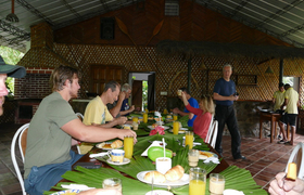 Frühstück im Hotel Cabanas Naturalandia Ecuador Subtropen