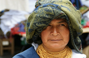 Otavalo Frau mit Goldketten in Ecuador