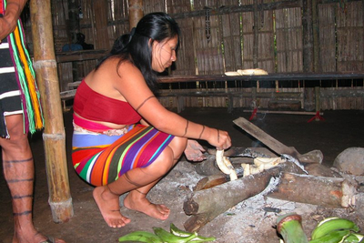 Tsachila Indigene Knochen in Santo Domingo, Ecuador