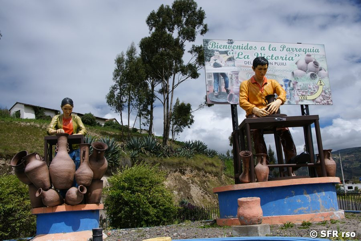 Pujili Statue bei der Herstellung, Ecuador