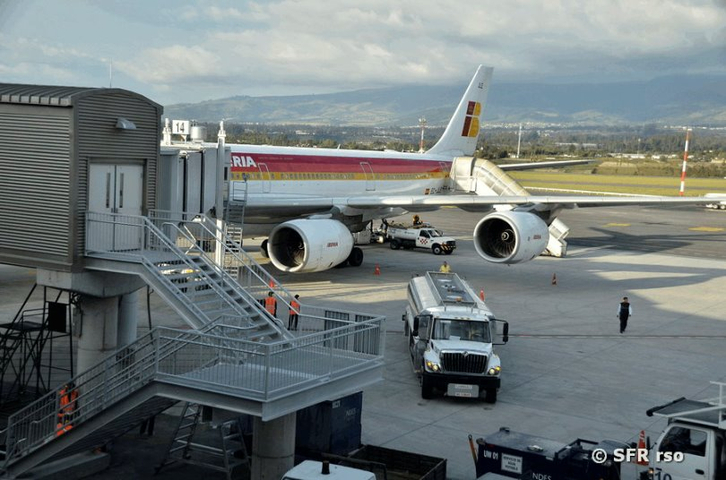 Iberia Maschine am internationalen Flughafen in Quito in Ecuador 