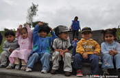 Kinder in Park, Ecuador