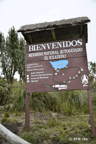 Tafel zu Paramogebiet im Nationalpark El Angel in Ecuador