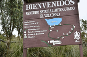 Tafel zu Paramogebiet im Nationalpark El Angel in Ecuador