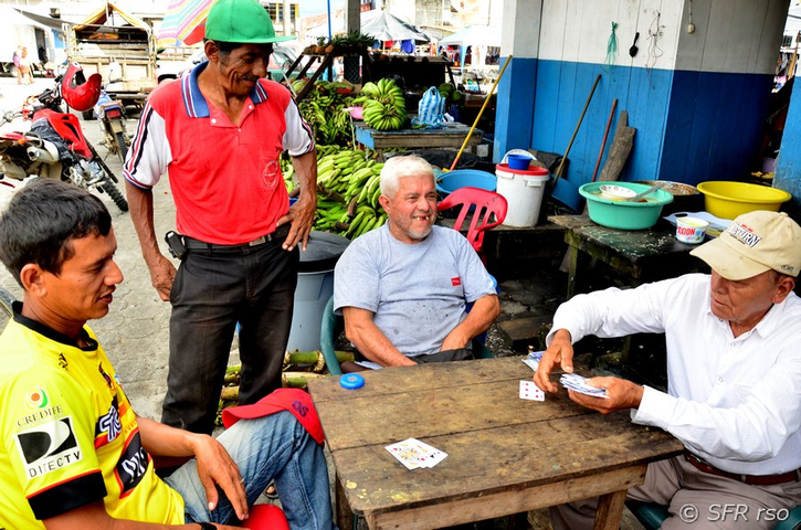 Kartenspieler in La Concordia, Ecuador