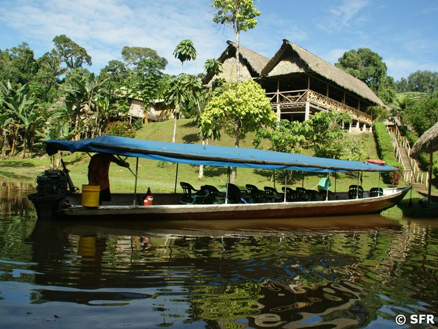 Boot vor der Yarina Lodge