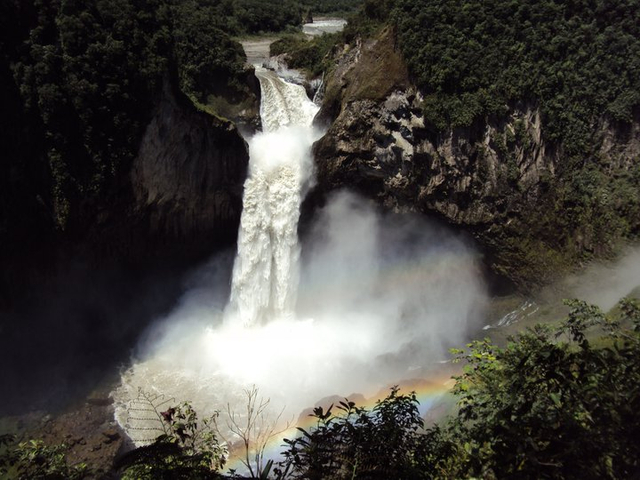 Regenbogen am San Rafael Wasserfall, Ecuador